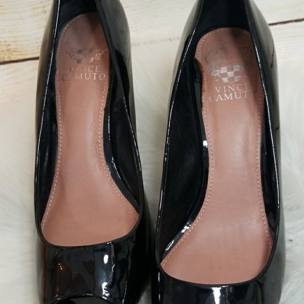 Vince Camuto patent leather black peep top slip on heels sz 8